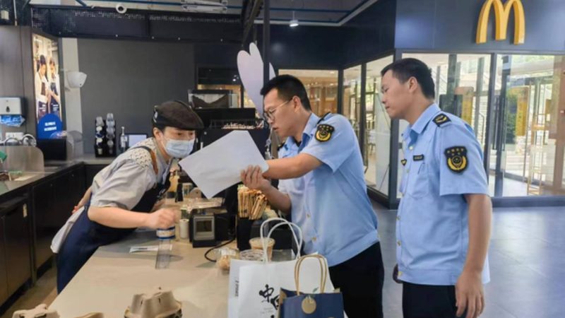 休闲食品批发价格之谜：揭秘一箱多少钱的背后**