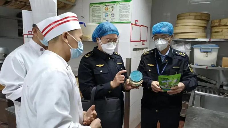 在享受团购优势的同时，选择合适的团购产品至关重要。以下是一些注意事项：